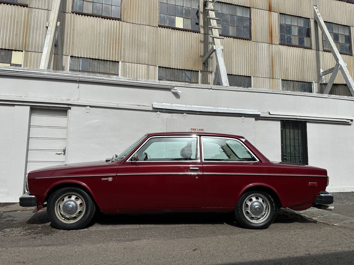Volvo-142s-1974-3