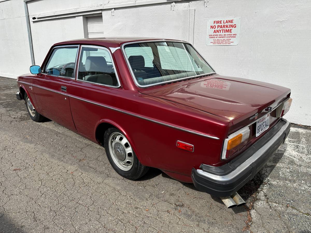 Volvo-142s-1974-4