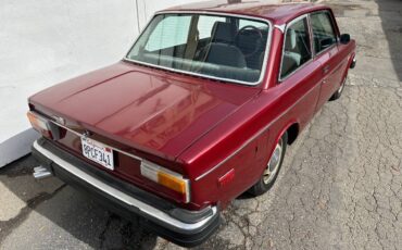 Volvo-142s-1974-8