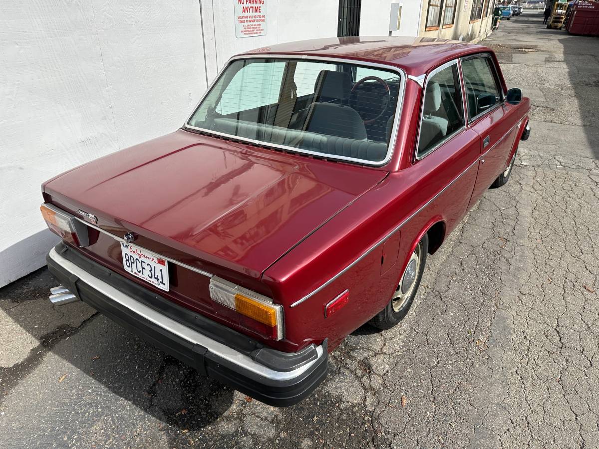Volvo-142s-1974-8