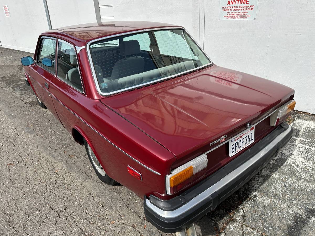Volvo-142s-1974-9