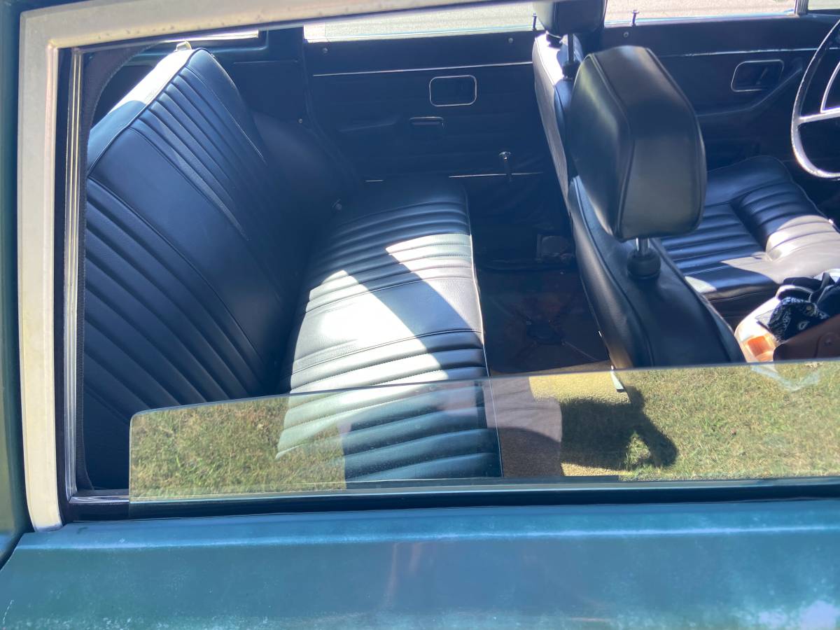 Volvo-145s-1972-green-10