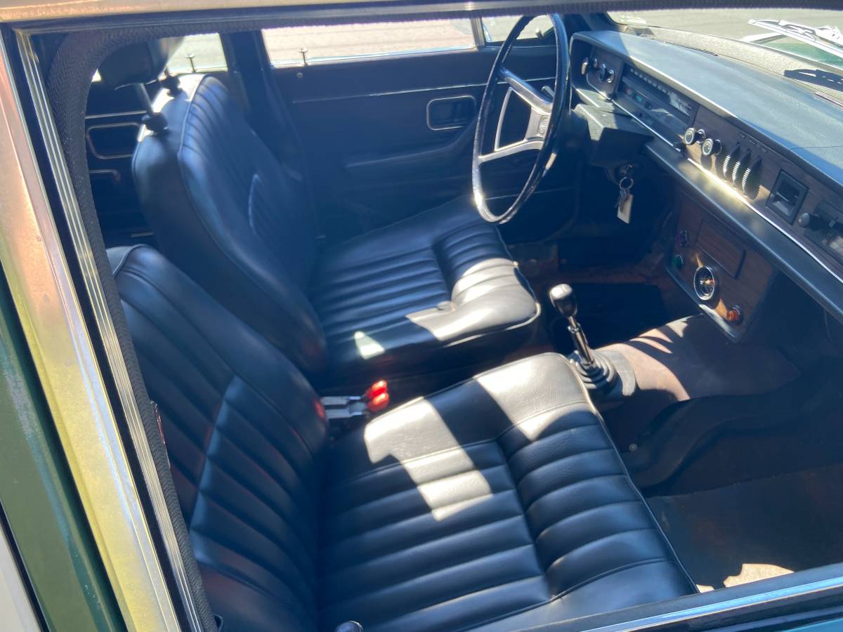 Volvo-145s-1972-green-9