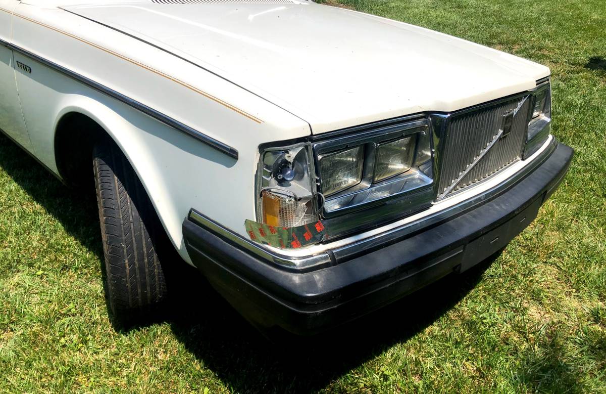 Volvo-240-1984-white-1