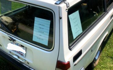 Volvo-240-1984-white-2