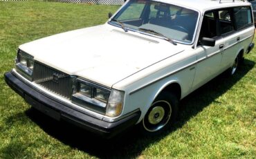 Volvo-240-1984-white