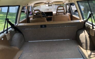 Volvo-240-1984-white-4