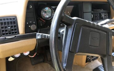 Volvo-240-1984-white-5