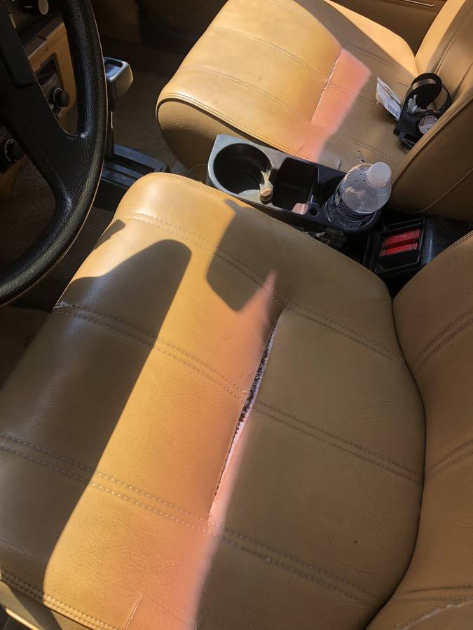 Volvo-240-1984-white-6