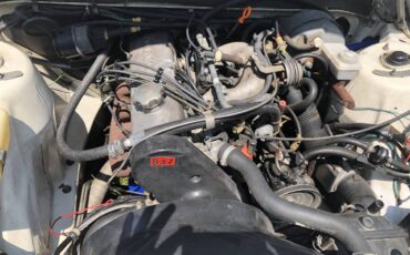 Volvo-240-1984-white-7