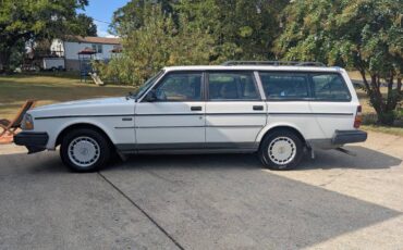 Volvo-240-1986-white-1