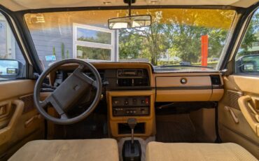 Volvo-240-1986-white-10