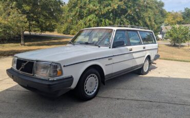 Volvo-240-1986-white-14