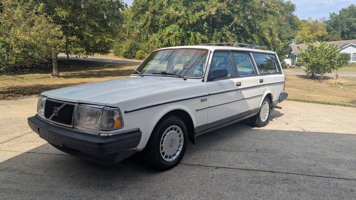 Volvo-240-1986-white-14