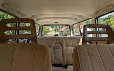 Volvo-240-1986-white-16