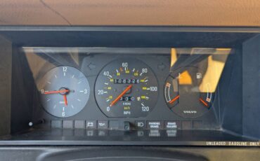 Volvo-240-1986-white-17