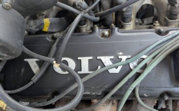 Volvo-240-1986-white-19