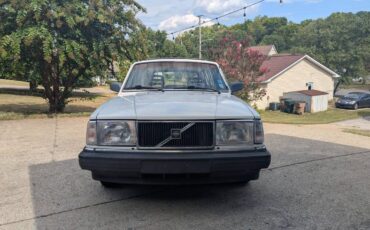 Volvo-240-1986-white