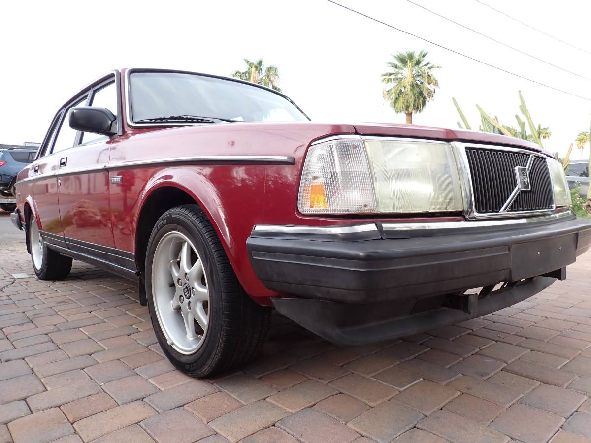 Volvo-240-1987-1