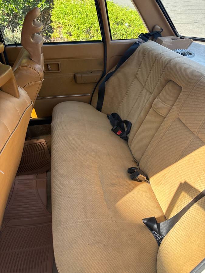 Volvo-240-1987-14