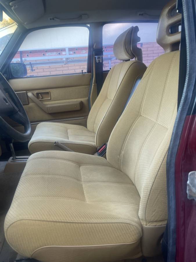 Volvo-240-1987-17