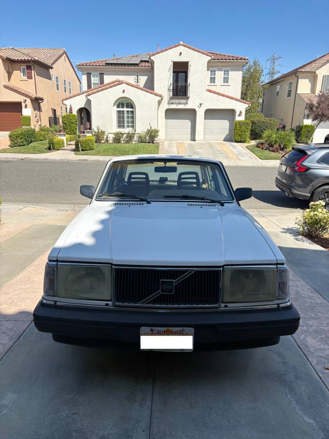 Volvo-240-1987-2