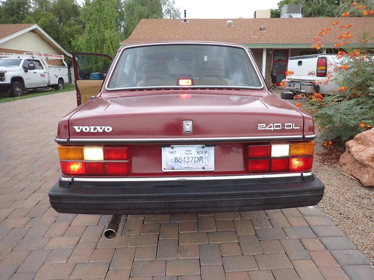 Volvo-240-1987-3