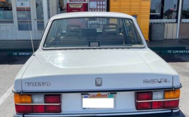 Volvo-240-1987-3