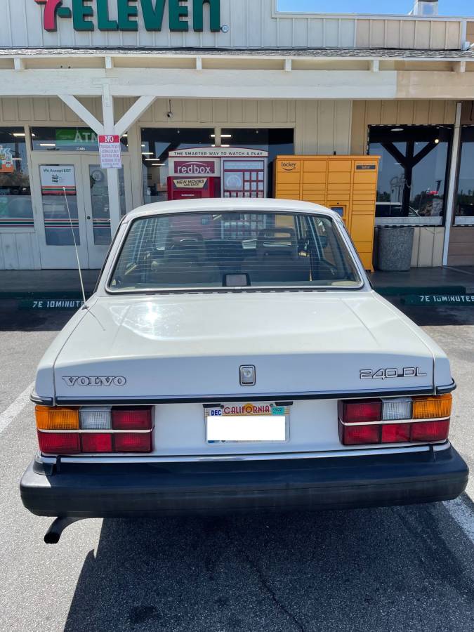 Volvo-240-1987-3