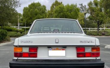 Volvo-240-1987