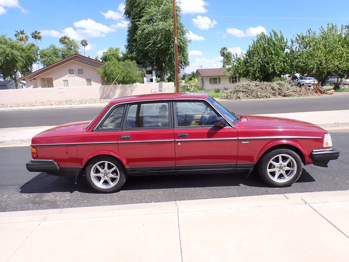 Volvo-240-1987-4