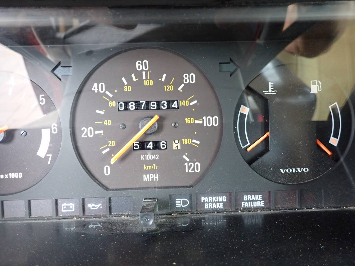Volvo-240-1987-7