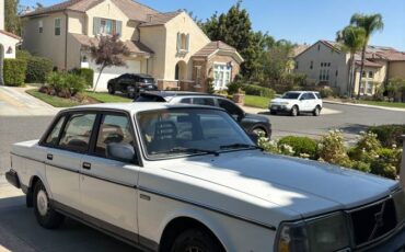 Volvo-240-1987-8