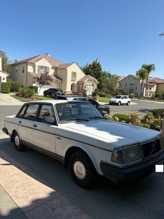 Volvo-240-1987-8