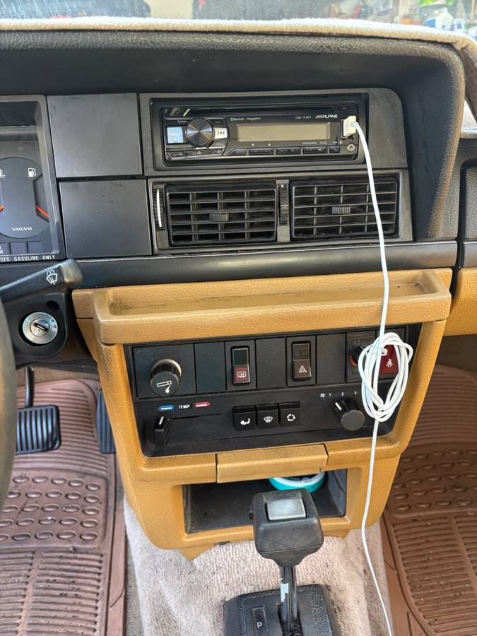 Volvo-240-1987-9