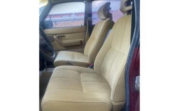 Volvo-240-1987-Red-Beige-2