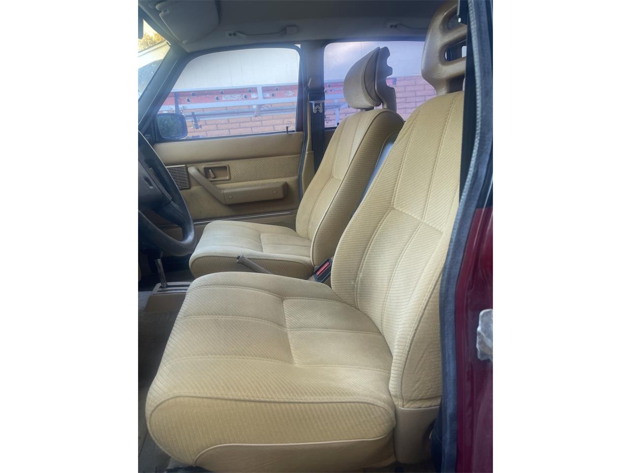 Volvo-240-1987-Red-Beige-2