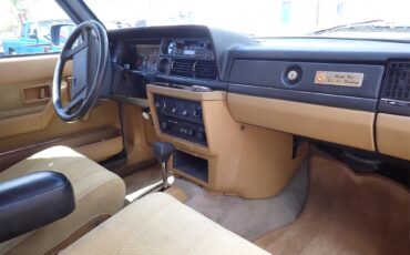 Volvo-240-1987-Red-Beige