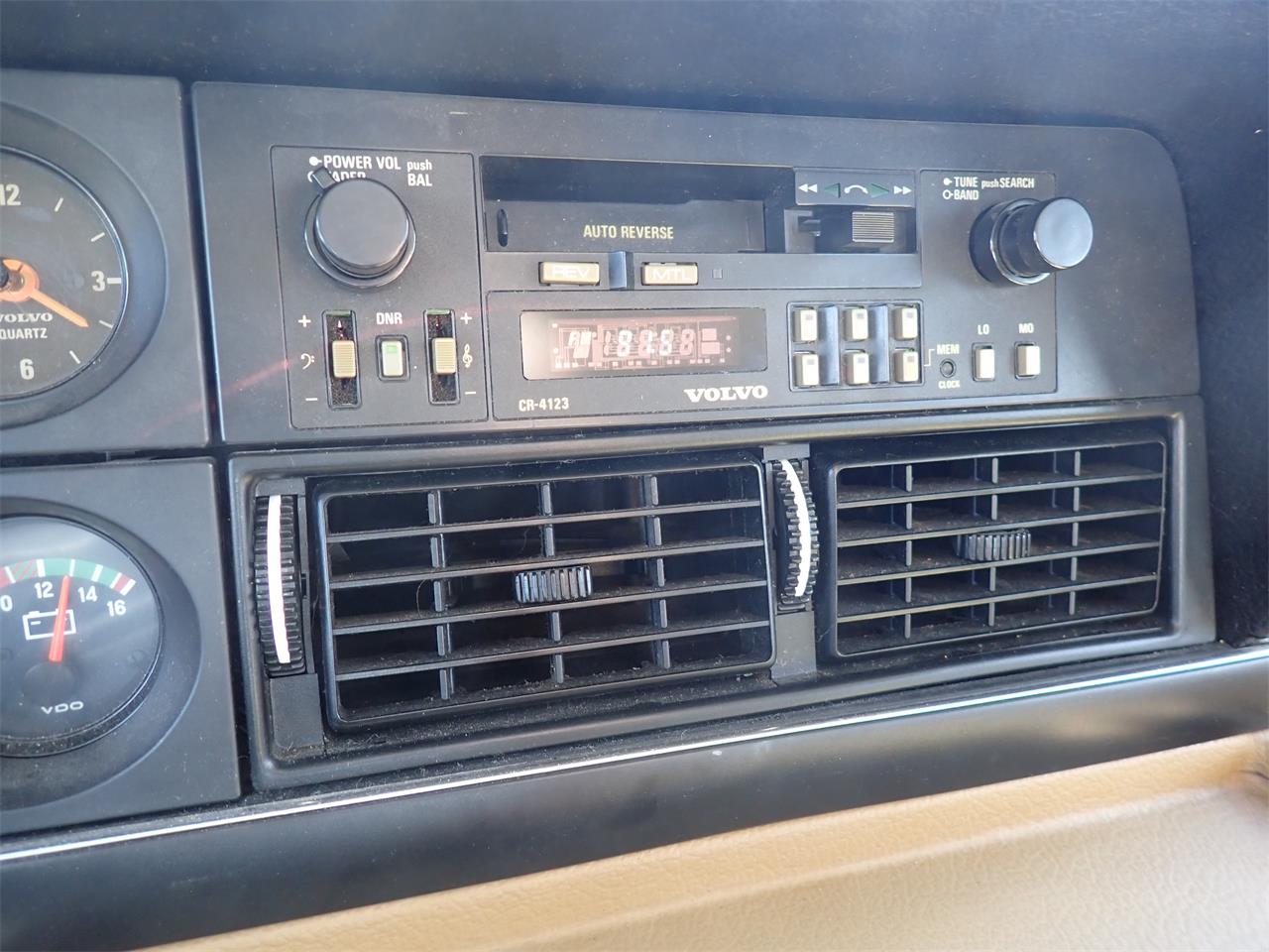 Volvo-240-1987-Red-Beige-6