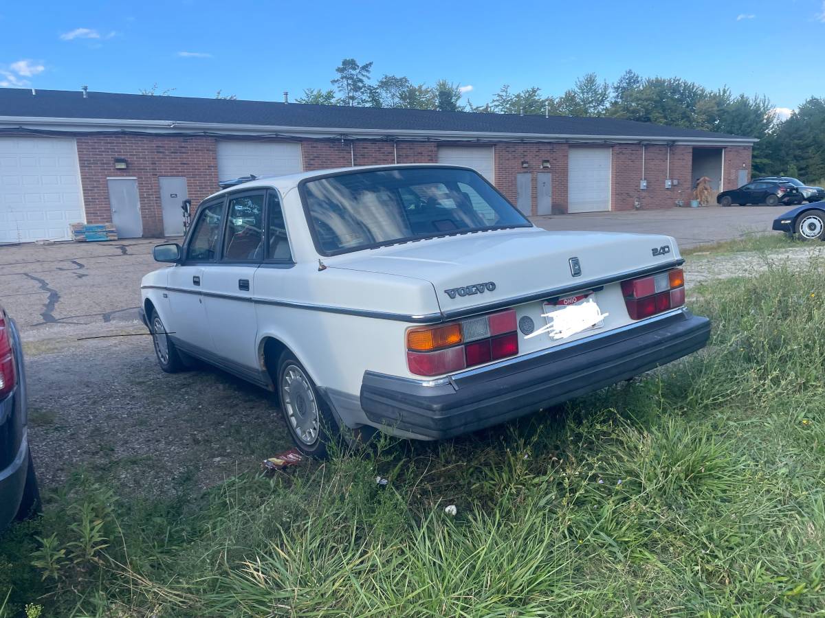 Volvo-240-1991-1