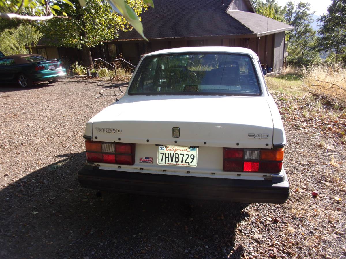 Volvo-240-1991-11