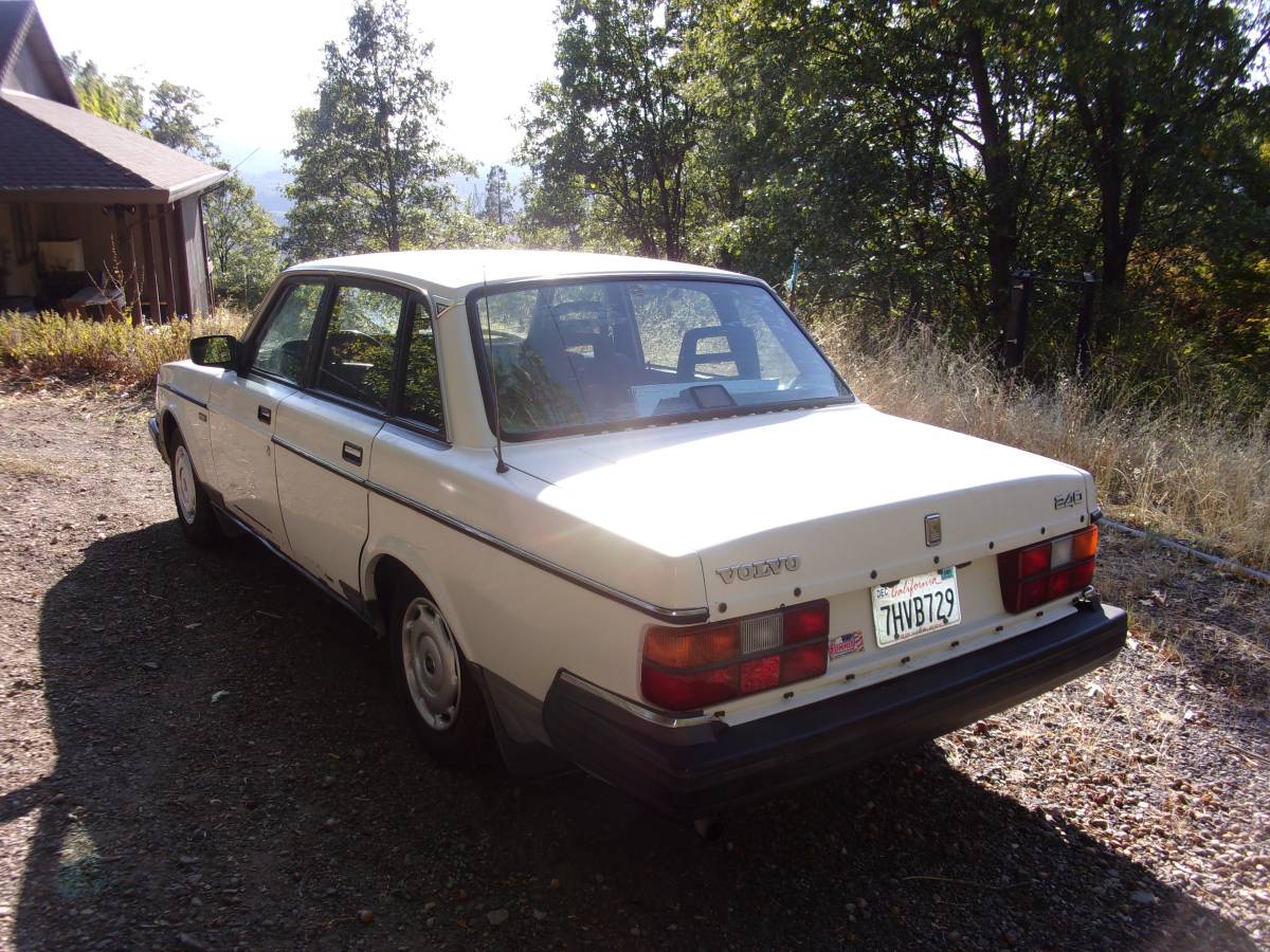 Volvo-240-1991-12