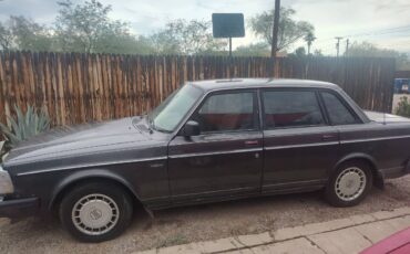 Volvo-240-1991-black
