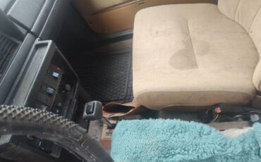 Volvo-240-1991-black-7