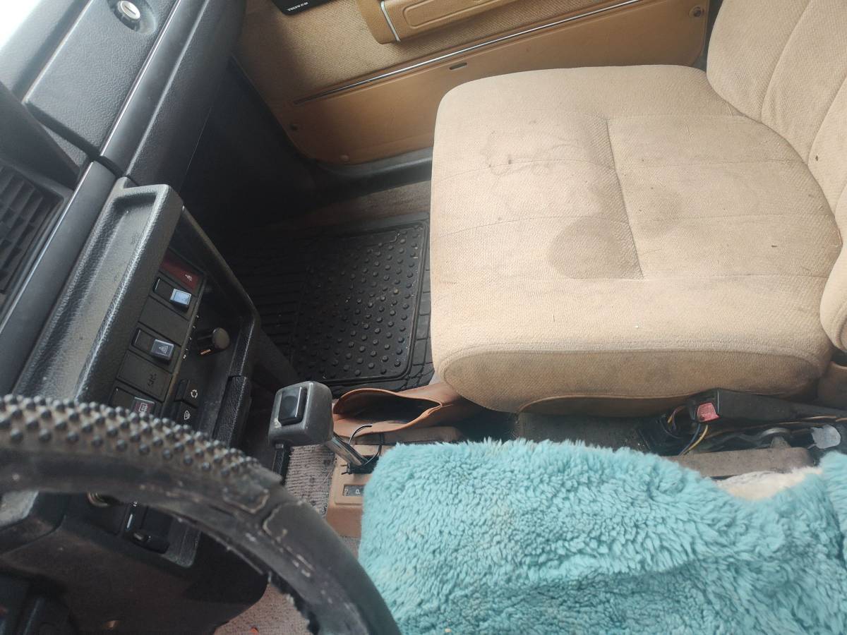 Volvo-240-1991-black-7