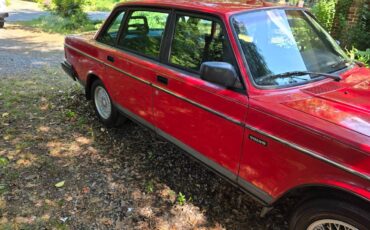 Volvo-240-1993-red-1