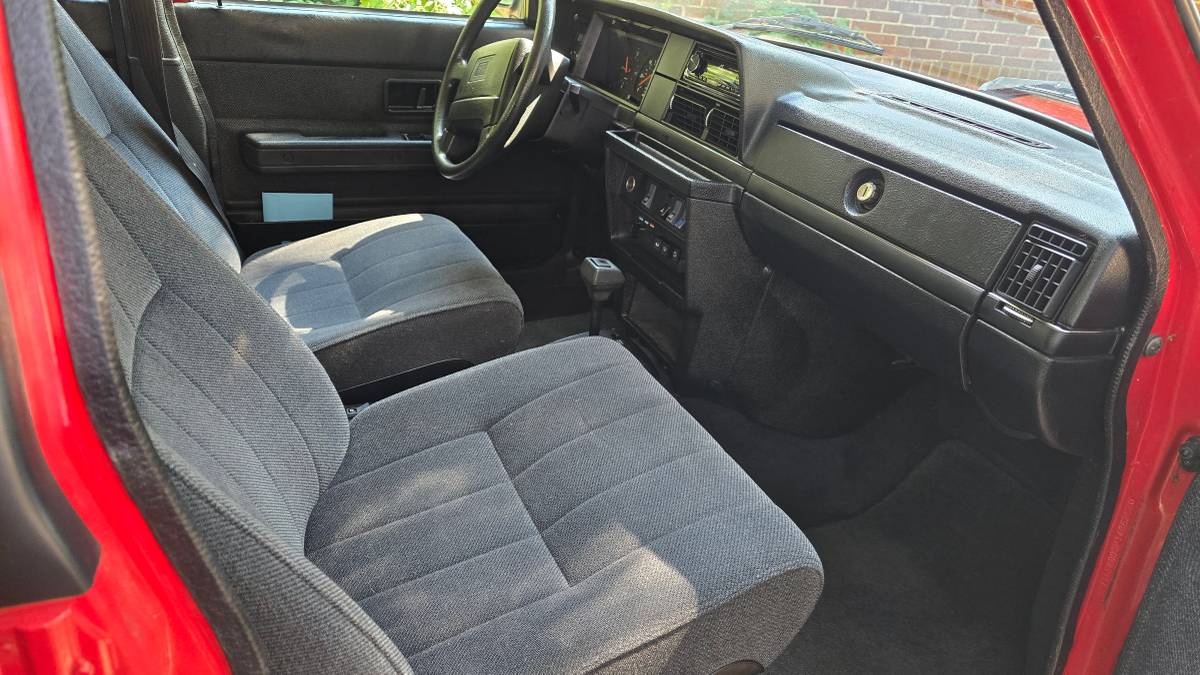 Volvo-240-1993-red-3