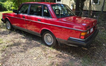 Volvo-240-1993-red