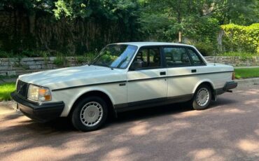 Volvo-240-base-1992-white