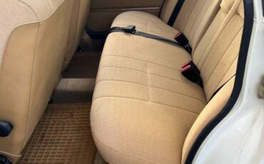 Volvo-240-base-1992-white-5